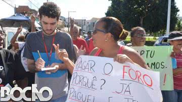 Imagem 'Só falta solo do cemitério', diz manifestante sobre taxa municipal