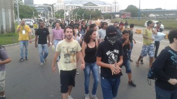Imagem Black Bloc tentam engatar manifestação no Iguatemi