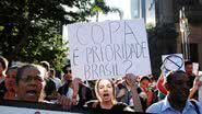 Imagem Cerca de 70 pessoas se reúnem na Tijuca para protestar contra a Copa