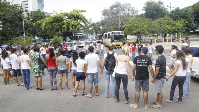 Imagem Morte de Charles Müller: alunos da UFBA fazem protesto por assassinato de colega