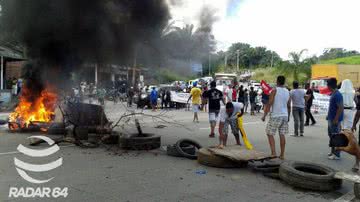 Imagem Moradores de Itapebi vão às ruas em protesto contra o prefeito