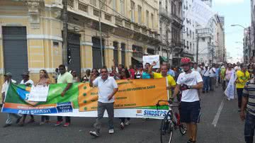 Imagem Servidores protestam contra ACM Neto e  prometem acampar na prefeitura