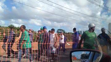 Imagem Trabalhadores fazem manifestação na Pinto de Aguiar