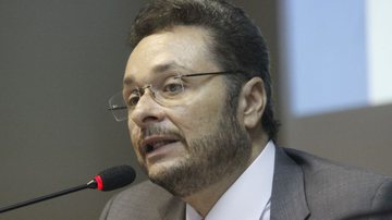 Roberto Viana