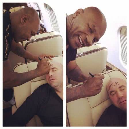 Imagem Mike Tyson escreve palavrão na testa do presidente do UFC