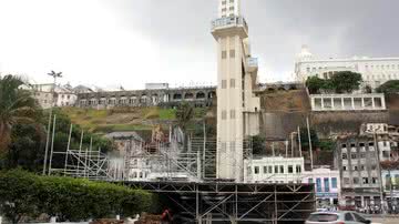Imagem Começa montagem do palco para o Réveillon 2014