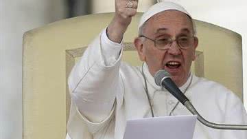 Imagem Papa responde com ações denúncias de pedofilia e desvio de recursos