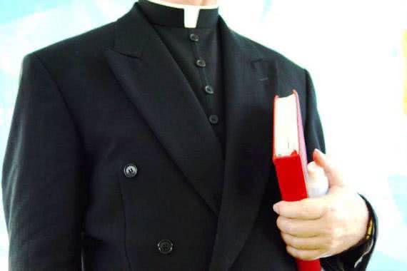 Imagem Padre é condenado à prisão por abusar sexualmente de menina de 11 anos