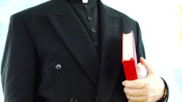 Imagem Padre é condenado à prisão por abusar sexualmente de menina de 11 anos