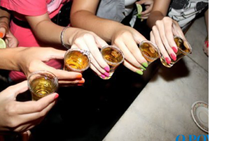 Imagem Jovens ingerem bebidas alcoólicas via anal para driblar bafômetro