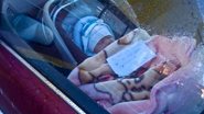 Imagem Mulher deixa bebê no carro com bilhete: “Minha mãe está fazendo compras&quot;