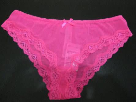 Imagem Homem processa hospital após acordar de anestesia usando calcinha rosa