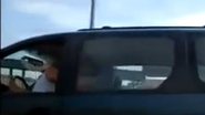 Imagem Vídeo: casal faz sexo dentro de carro em movimento