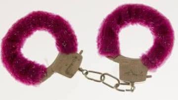Imagem Bombeiros atendem 79 casos de sexo com algemas e pênis presos em anéis 
