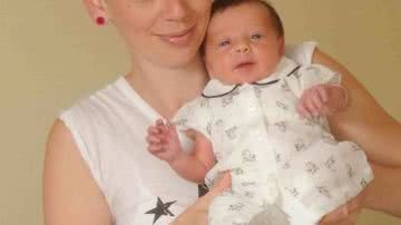 Imagem Bebê nasce com dente e já vai ao dentista