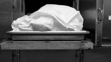 Imagem Idosa de 70 anos é encontrada viva em freezer de necrotério