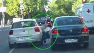 Imagem Assista: idoso é atropelado após descer do carro para reclamar com motorista 