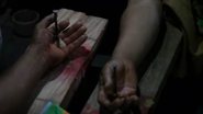 Imagem Demitidos, motorista se crucificam e fazem greve de fome sangrando