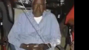 Imagem Morto vivo? Homem declarado morto chuta e escapa de saco em funerária