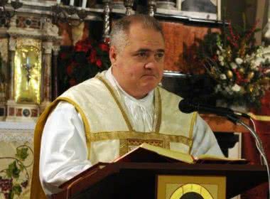 Imagem Padre se enforca depois de confessar abuso em garota de 13 anos