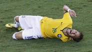 Imagem    Neymar fratura vértebra e está fora da Copa 