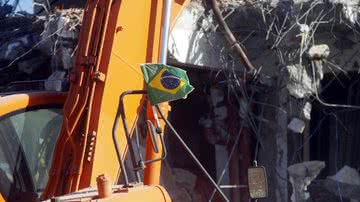 Imagem Demolição do Aeroclube começou, confira as imagens