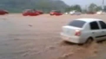 Imagem Internauta registra alagamento após chuva em Salvador