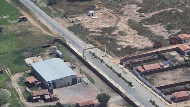 Imagem Trecho de 15 km é recuperado na BA - 160