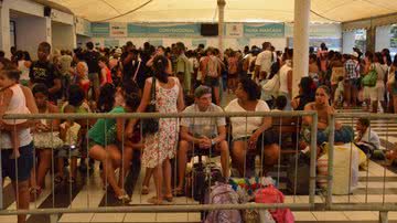 Imagem Cambistas agem sem fiscalização na fila do ferry-boat