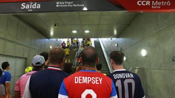Imagem Norte-americanos pegam metrô para chegar à Arena