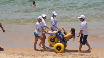 Imagem Projeto permite acesso de pessoas com deficiência à Praia de Ondina