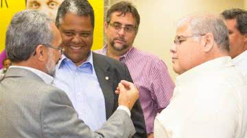 Imagem Após polêmica do guarda-chuva, Lúcio dispara contra Ademar: botou de sacanagem