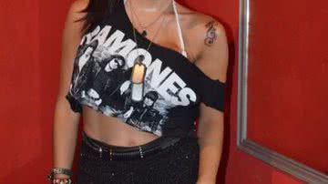 Imagem Anitta sensualiza em fotos para divulgar show