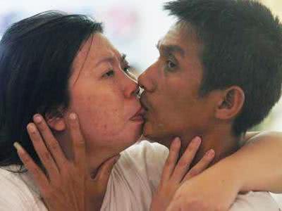 Imagem Com beijo de 58h, casal tailandês quebra recorde mundial 