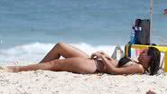 Imagem Salvador chuva, Rio Sol e Calor com Débora Nascimento e José Loreto na praia