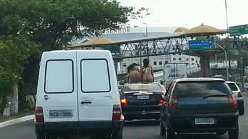 Imagem Agora é moda andar nu em Salvador