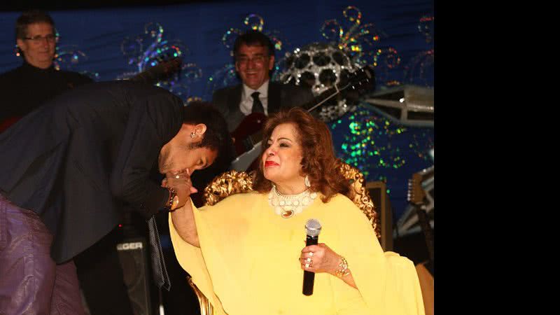 Imagem 84 anos: Ângela Maria é homenageada por Neymar em São Paulo