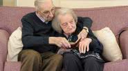 Imagem Para manter o amor vivo, marido de 91 anos lê diário para mulher com amnésia