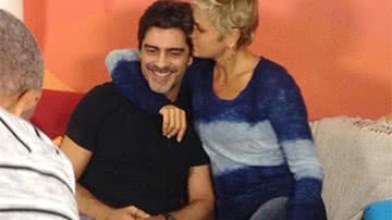 Imagem Xuxa e Junno se pegam nos camarins da Globo