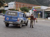 Imagem Ladrões sequestram mulher e filho do gerente de banco em Monte Santo