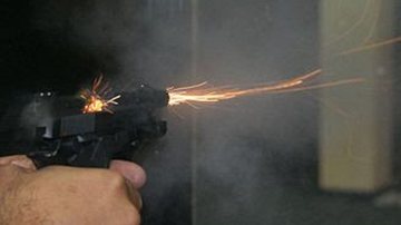 Imagem Patrão atira em funcionário dentro de loja de gesso em Itapuã