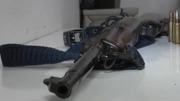 Imagem Polícia flagra quadrilha suspeita de assaltos a bancos com fuzil
