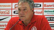 Imagem Abel Braga lamenta demissão de Marquinhos Santos do Bahia