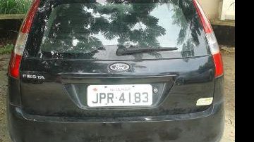 Imagem Um homem e dois adolescentes são flagrados com arma e carro roubado no IAPI