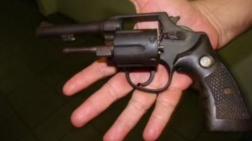 Imagem Criança de 12 anos é apreendida com arma em escola de Itinga