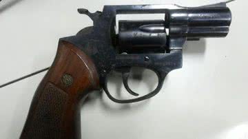 Imagem Presos Marinheiros com arma roubando na festa de Réveillon