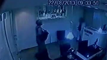 Imagem Assaltantes levam R$ 70 mil de joalheria em shopping na Barra
