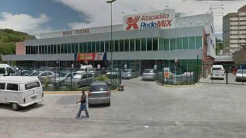 Imagem Mulher rouba mercado e população tenta linchá-la