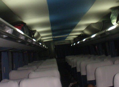Imagem Bandidos interceptam ônibus na BR-116 e assaltam passageiros