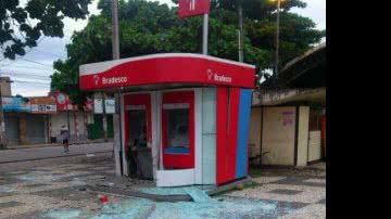 Imagem Bandidos explodem caixas eletrônicos em Feira de Santana